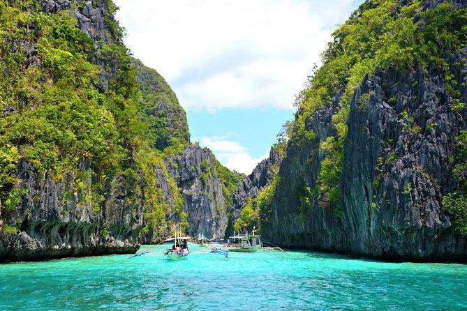 Island hopping in El Nido